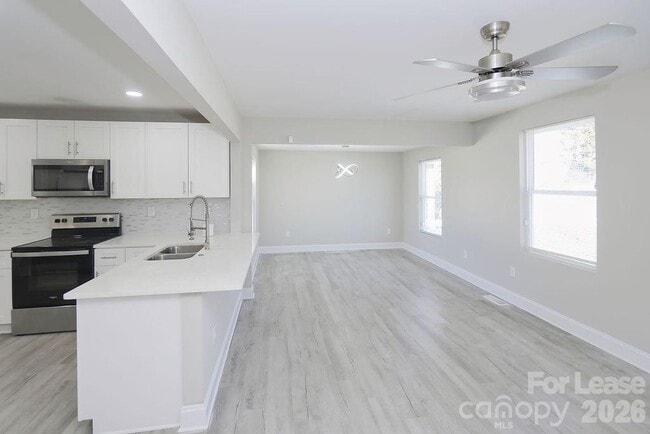 Building Photo - 3825 Westway Dr