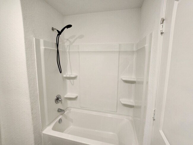 Building Photo - Dream Home in Seguin- 3 Bedroom / 2 Bath -...