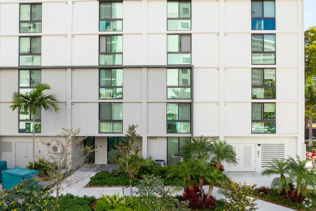 Building Photo - Residences at River Parc