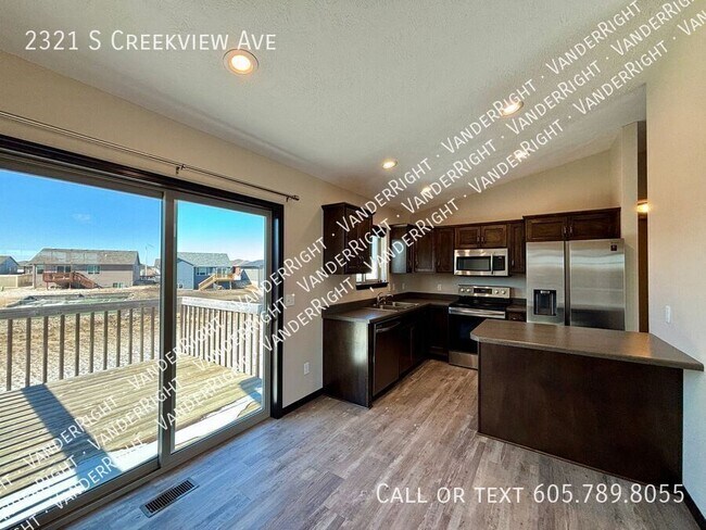 Building Photo - 2321 S CreekView Ave