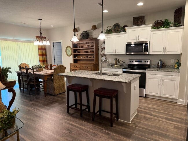 Building Photo - 352 Fox Haven Dr