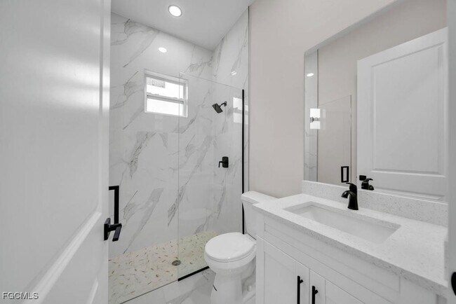 Building Photo - 734 Jack Ave S