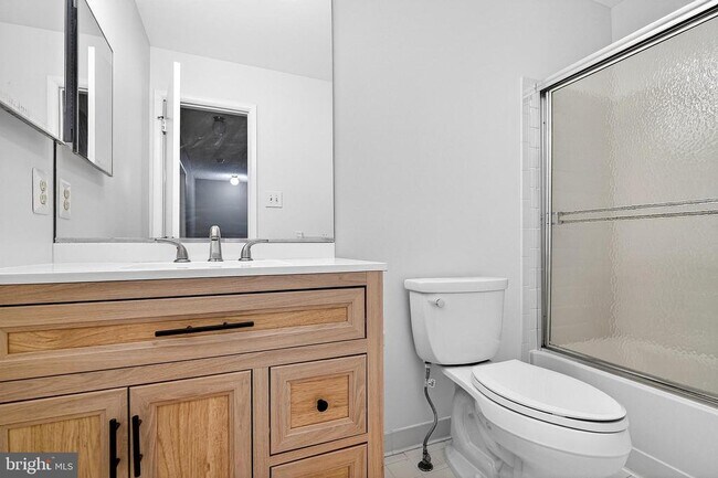 Building Photo - 70 Hampshire Dr