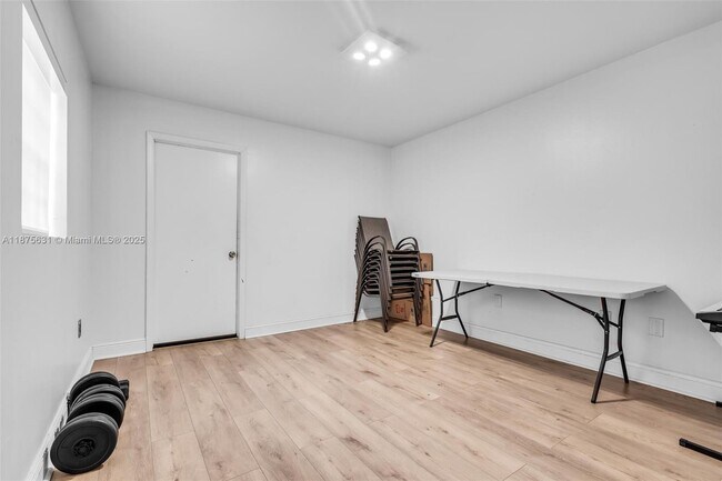 Building Photo - 9931 Costa Del Sol Blvd