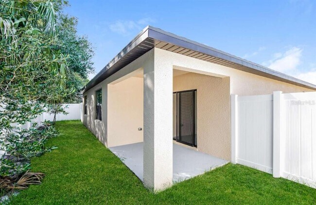 Building Photo - 3215 40th Ave W