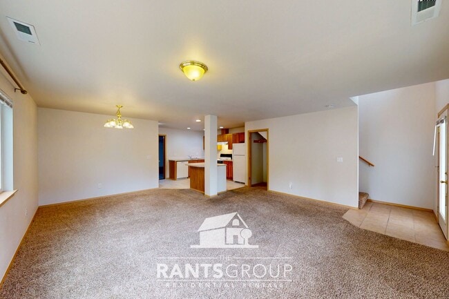 Building Photo - Spacious 3 Bed, 2.5 Bath Townhome in Lacey...