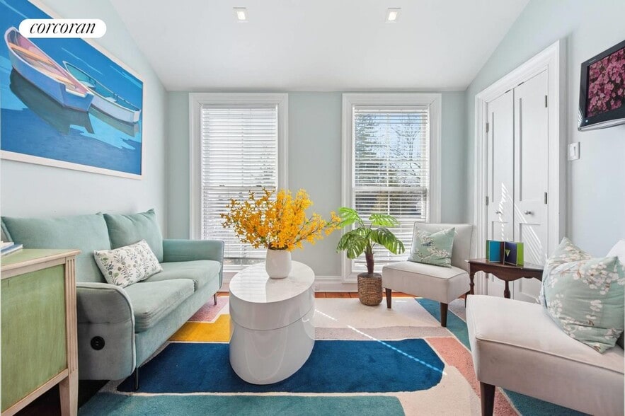 Building Photo - 311 Main St