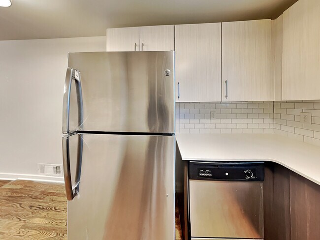 Building Photo - 880 N Highland Ave NE