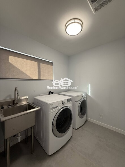 Building Photo - 1930 E Missouri Ave