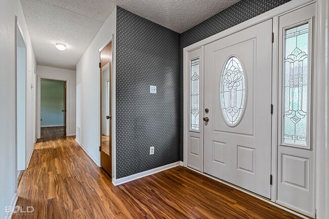 Building Photo - 3 BEDROOM AVAILABLE IN DOGWOOD!