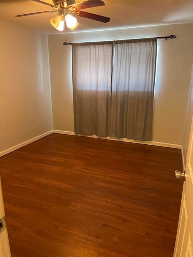 Building Photo - 3944 W Bethany Home Rd