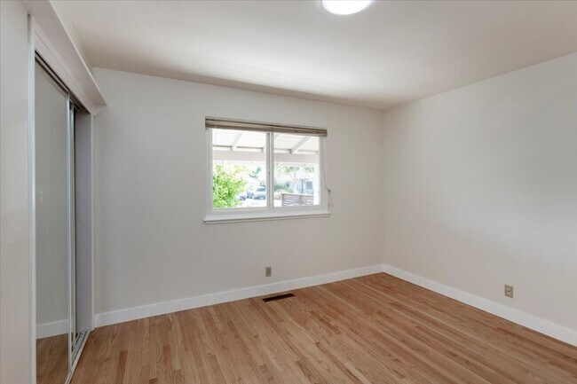 Building Photo - Terrific Sunnyvale Home