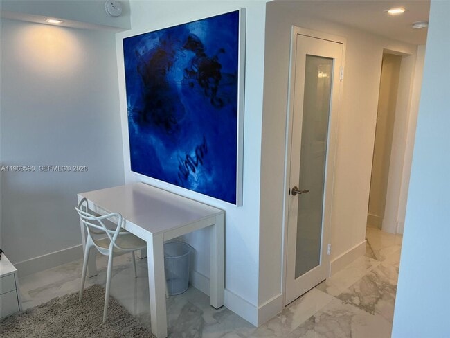 Building Photo - 100 Lincoln Rd