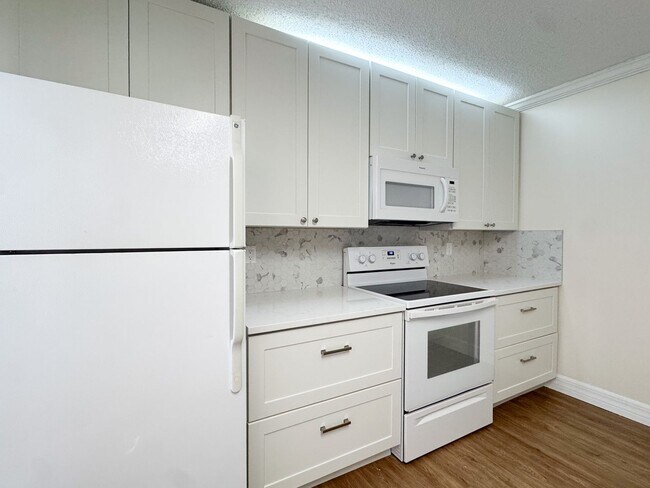 Building Photo - Newly Remodeled 2 bedroom 2.5 bath near Millenia Mall