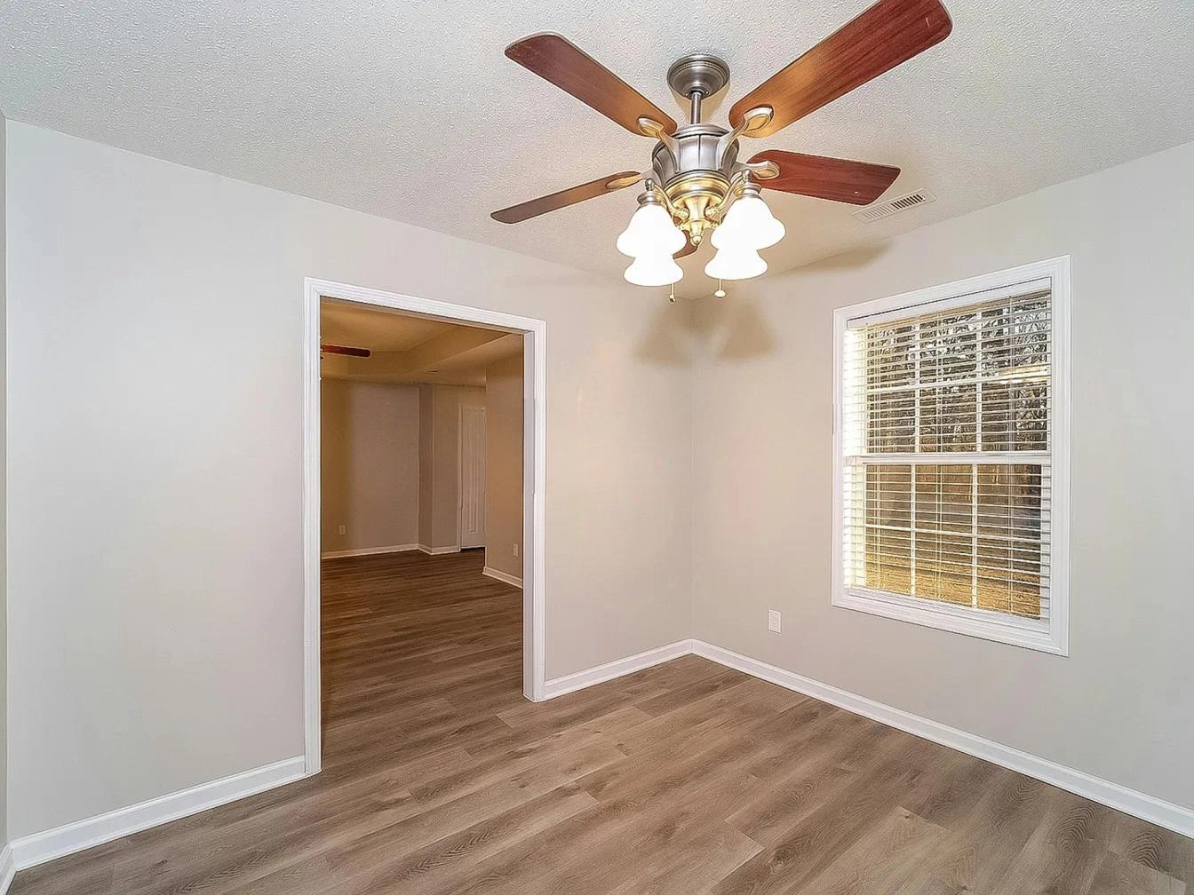 Building Photo - 107 Sioux Trce