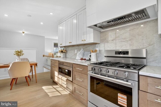 Building Photo - 8915 Sylvania St