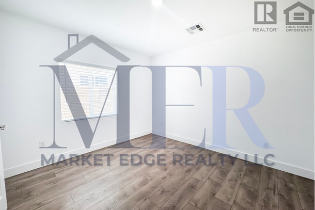 Building Photo - 5Bed/3Bath Home University/McClintock! $399 MOVE-IN SPECIAL! Ready for Immediate Move-In!