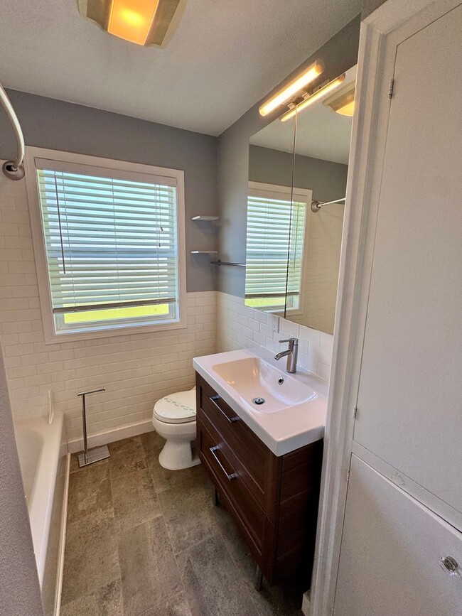 Building Photo - Bittersweet memories, Full Beautiful Remodel Highly Desired Lincoln Neighborhood