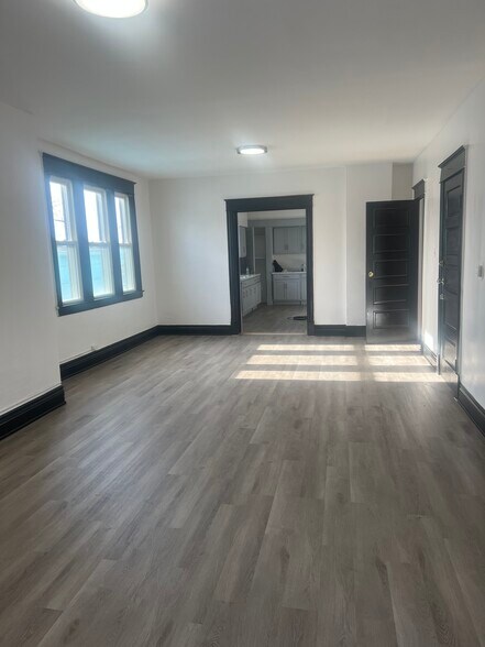 Building Photo - 40 Moselle St