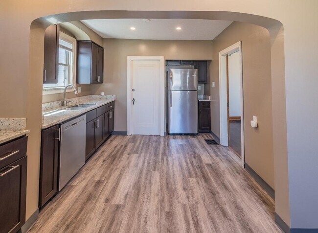 Building Photo - 732 E Mithoff St