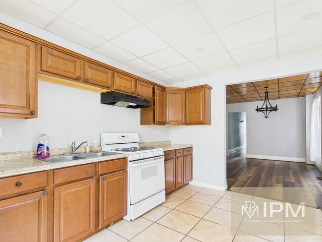Building Photo - Available Now! Spacious 5 Bedroom, 1 Bath ...