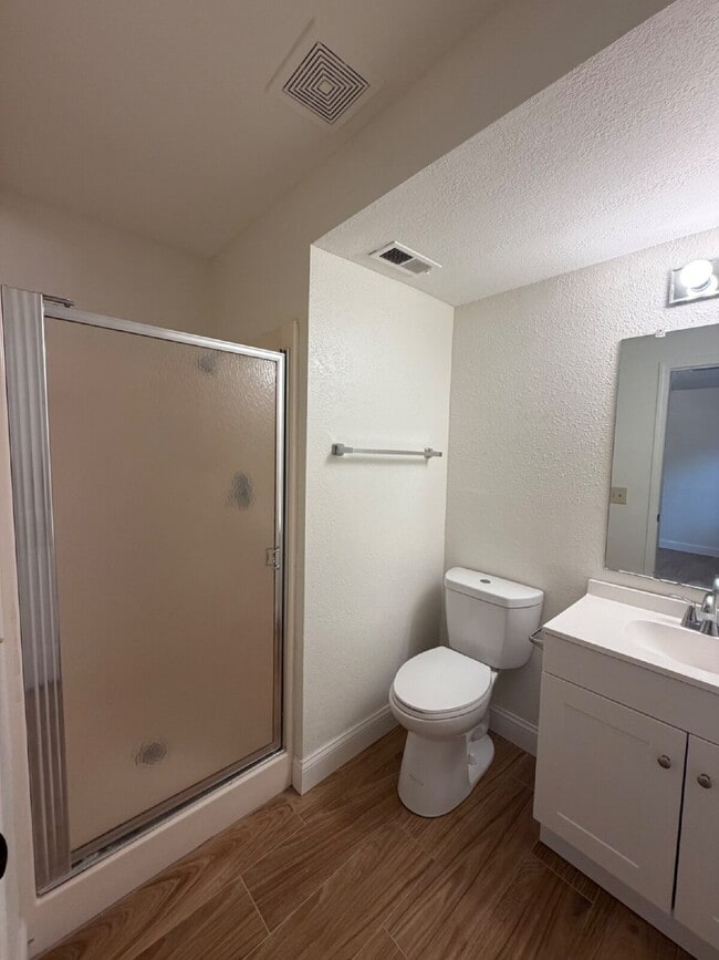 Building Photo - Last 2BR unit at Green Oaks
