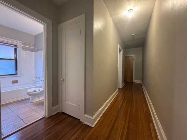 Building Photo - 2773 Hampshire-Unit 8