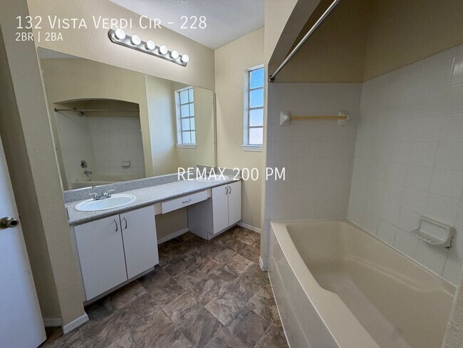 Building Photo - 132 Vista Verdi Cir