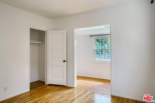 Building Photo - 2356 Pelham Ave
