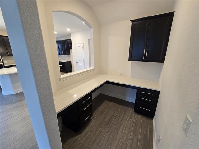 Building Photo - 2724 Southampton Dr
