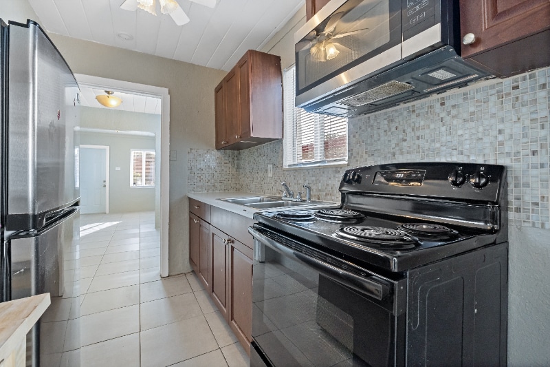 Building Photo - 401 NW 16th Ave