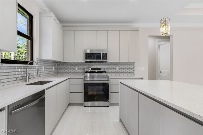 Building Photo - 1332 Desoto Blvd N