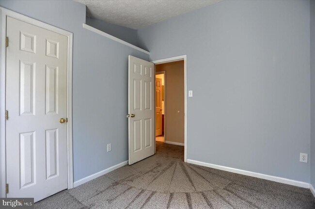 Building Photo - 437 Ashton Ln