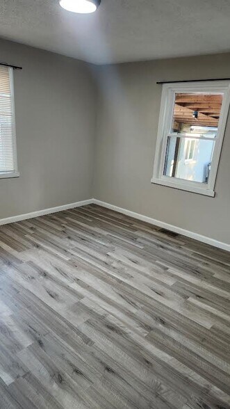 Building Photo - 4437 E Kitridge Rd