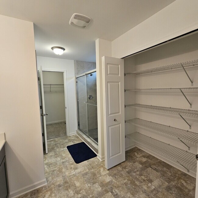 Building Photo - 4 bedroom, 3 full bathrooms, 2 car garage ...