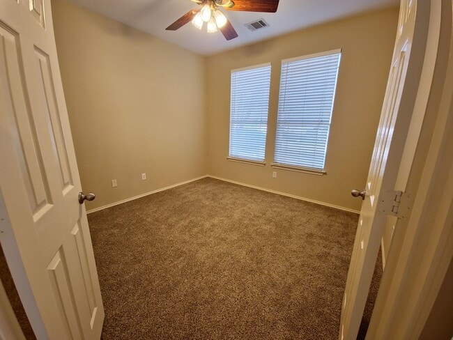 Building Photo - Enchanting 4 Bedroom home located in Plum Creek!