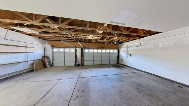Building Photo - Welcome to your next dream home in Corona!