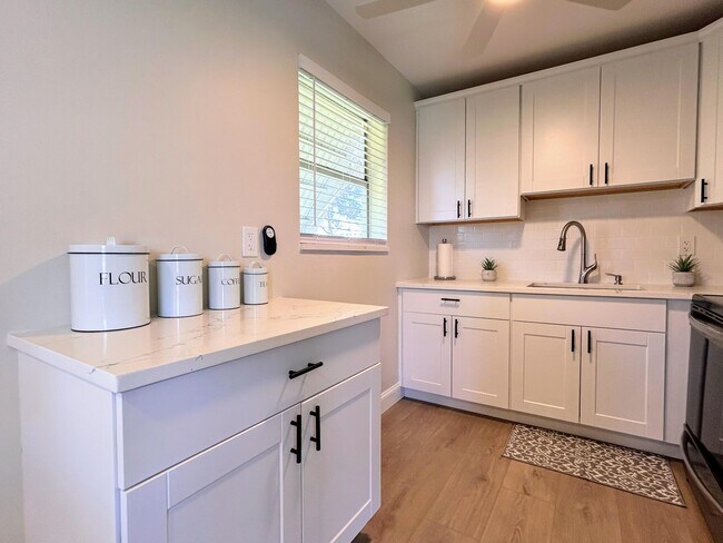 Building Photo - 620 Horizon W