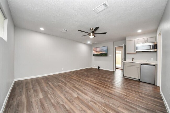 Building Photo - 3111 Tanglebriar Dr