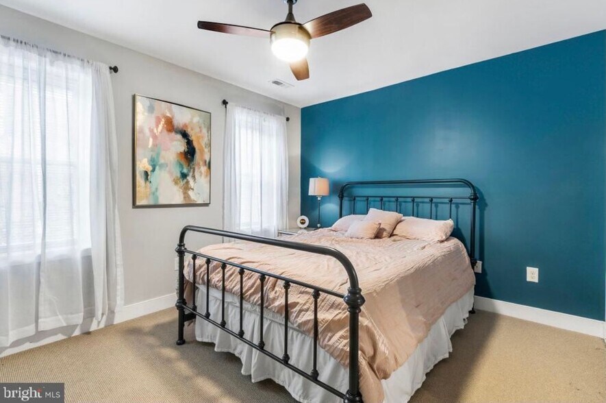 Building Photo - 2427 E Boston St