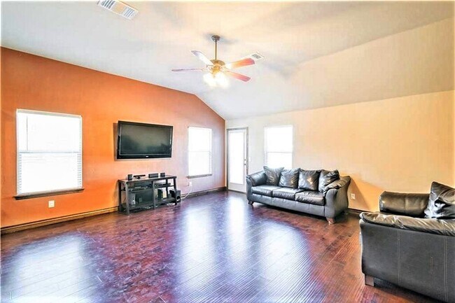 Building Photo - Coming Soon! Beautiful single family in Yu...