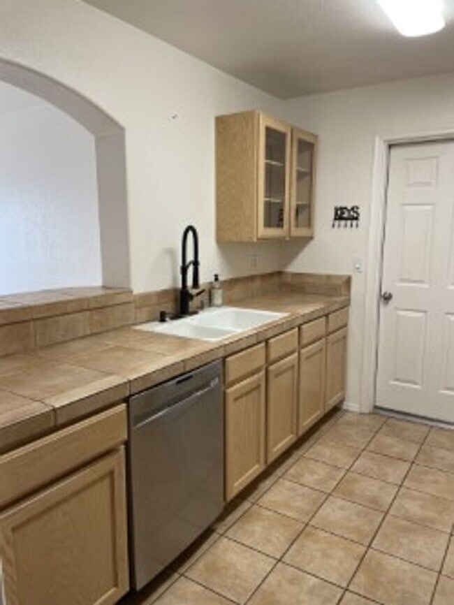 Building Photo - PALI2630