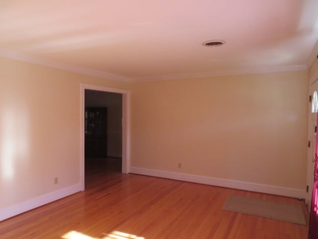 Building Photo - Meadowbrook Estates