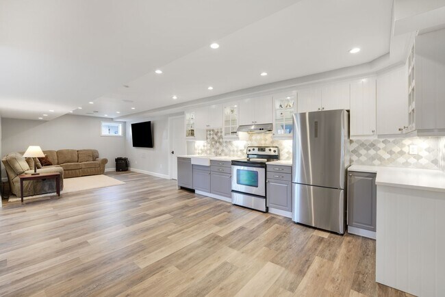 Building Photo - 5128 Linnean Terrace NW
