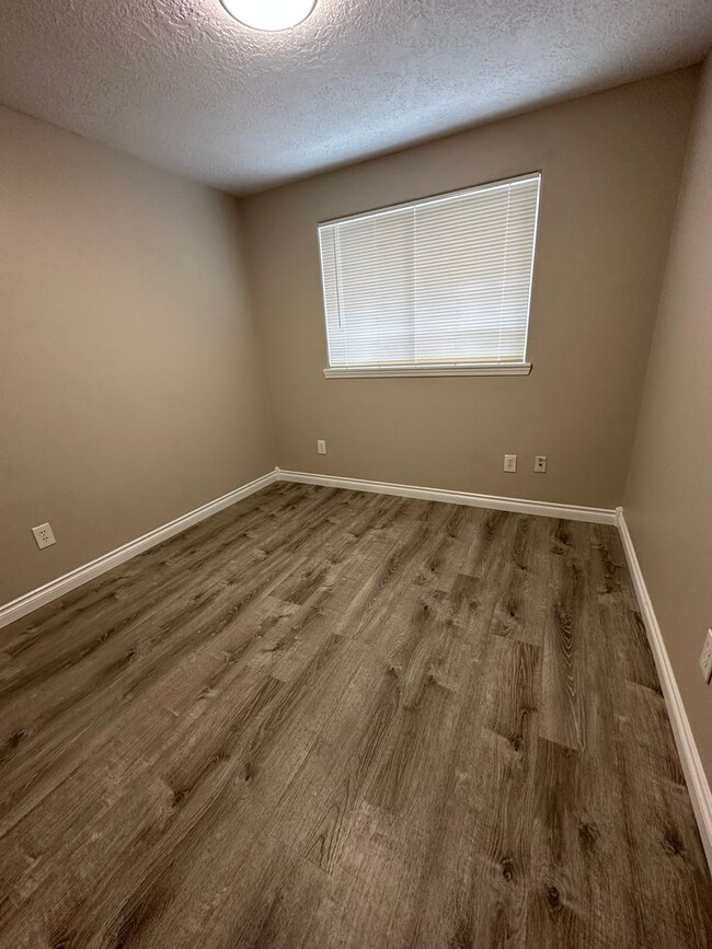 Building Photo - Rockingham Duplex- Northeast Salem