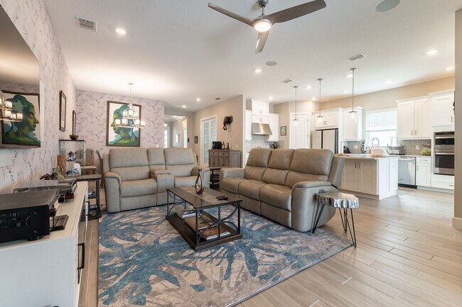 Building Photo - Stunning Pool Home - Artisan Lakes