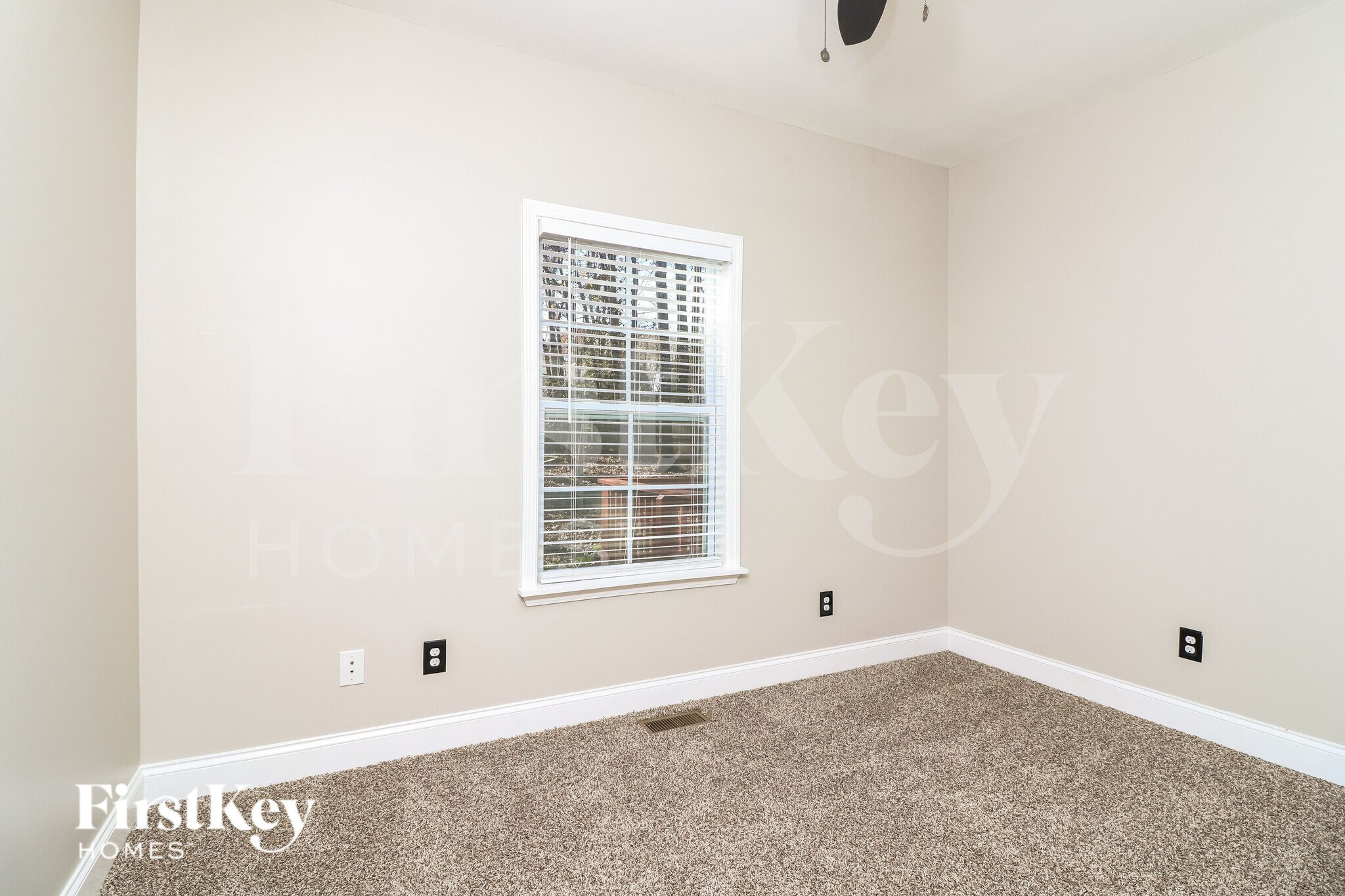 Building Photo - 260 Sterling Dr