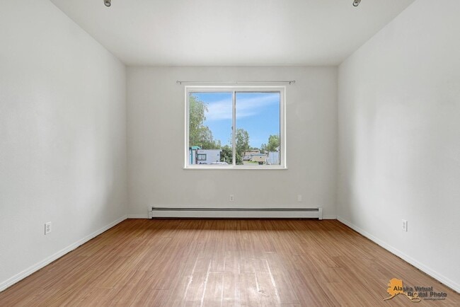 Building Photo - 1105 W 34th Ave