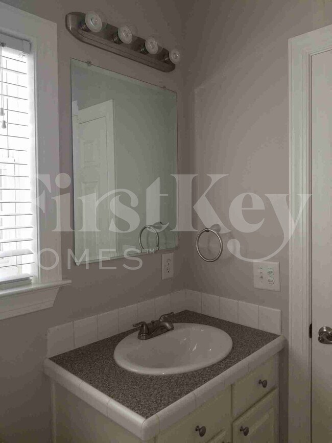 Building Photo - 1911 Chestnut Oak Ln