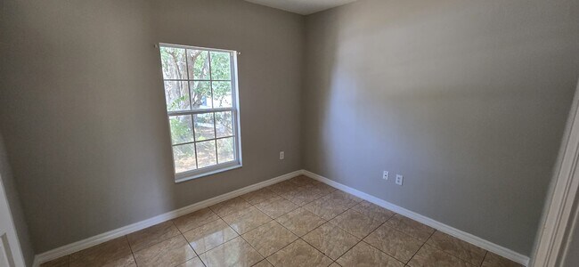 Building Photo - 607 Escondido Ct